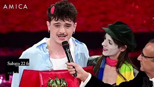 Da Damiano David a Topo Gigio, i fan di Lucio Corsi a Eurovision 2025