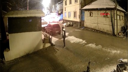 Kendisini 2 ay önce bıçaklayan kişiye tabancayla ateş etti