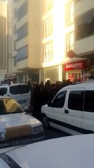 Halk yoksullaşıyor, kuyruklar çoğalıyor:  Erzurum'da ucuz et kuyruğu dikkat çekti!