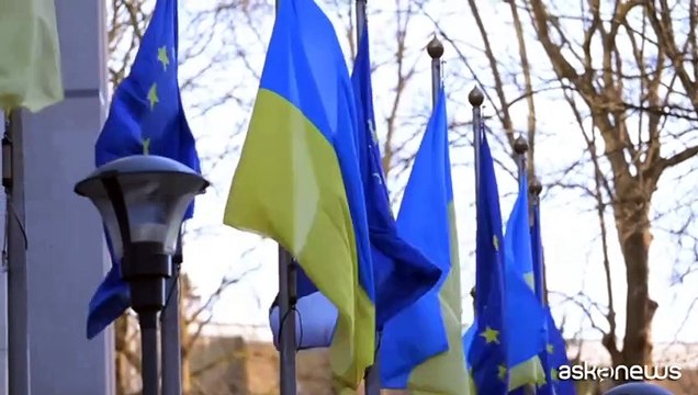 A Bruxelles le bandiere dell'Ucraina, a tre anni dall'invasione russa