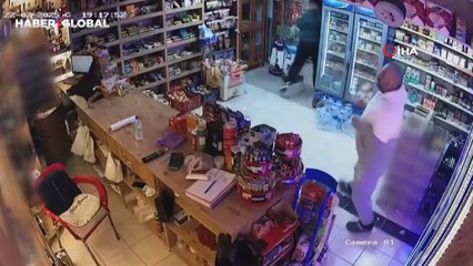 Tavuk firar edip, marketi birbirine kattı