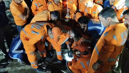 नहीं बच पाया प्रहलाद, 14 घंटे बाद मृत निकाला