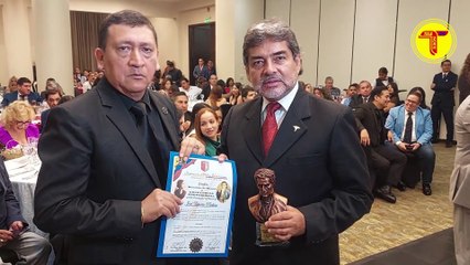 LA ESTATUILLA AL ALTRUISMO Y A LA DISTINCIÓN FORTALECIÓ EL HONOR Y EL PRESTIGIO DEL DR. JIMMY SIGUENCIA