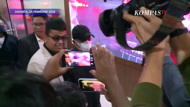 Detik-Detik Kades Kohod Arsin Tiba di Bareskrim untuk Diperiksa sebagai Tersangka