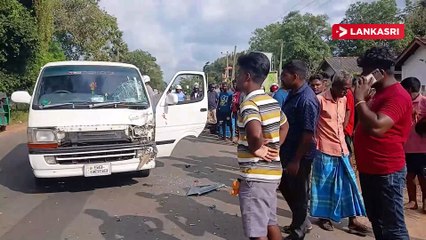 கிளிநொச்சியில் இடம்பெற்ற வாகன விபத்தில் இருவர் படுகாயம்