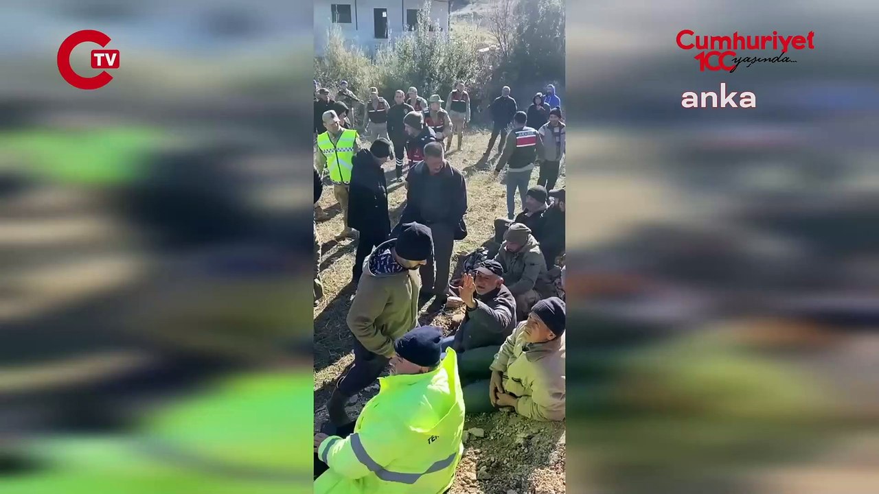 Hatay Altınözü'nde Hanyolu Mahallesi sakinleri, taş ocağına karşı kamyon ve kepçelerin önünü keserek eylem yaptı