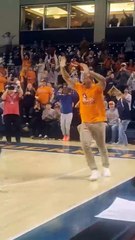 Alex Rodríguez tiró la bola y ganó 10 mil dólares para un estudiante