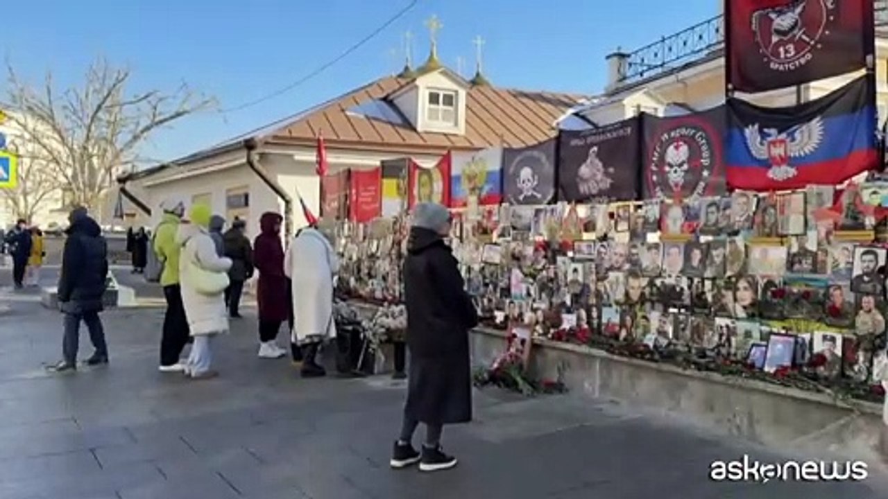 Mosca, dopo 3 anni di guerra la gente spera nella pace