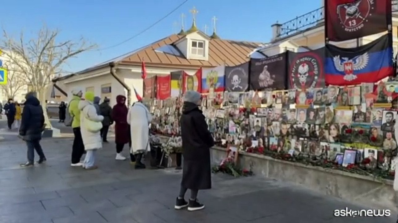 Mosca, dopo 3 anni di guerra la gente spera nella pace