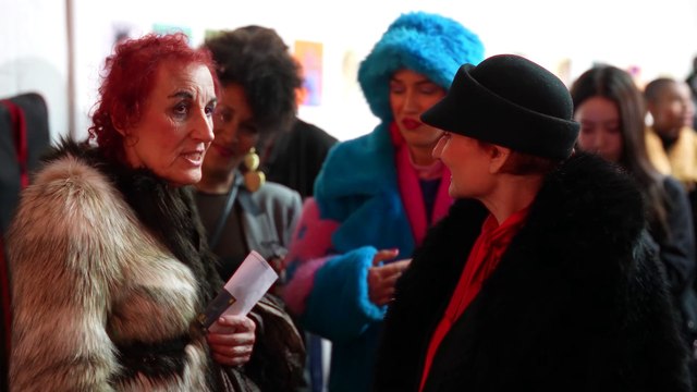 Nutraxin sponsorluğunda Çağla Şıkel, Londra Moda Haftası’nda Neslişah Yılmaz’ın defilesinde parladı!