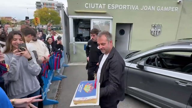 Flick, ídolo de masas: así ha sido el regalo de cumpleaños de la afición del Barça a su entrenador