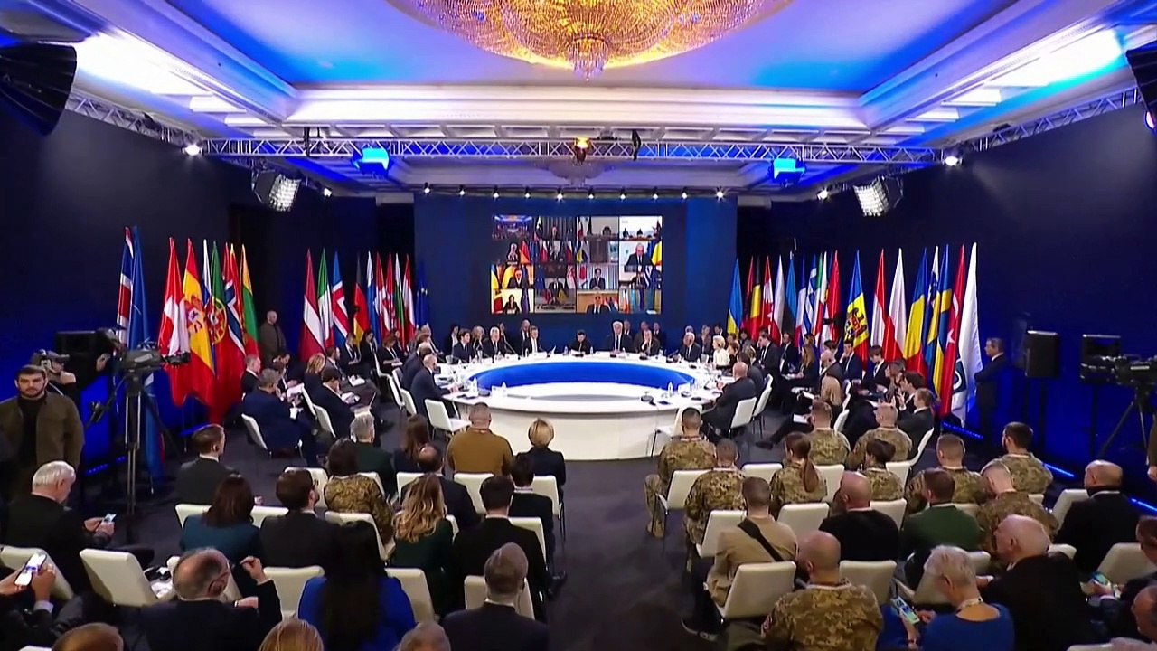 Zelenski pide la paz para "este año" en el tercer aniversario de la invasión rusa