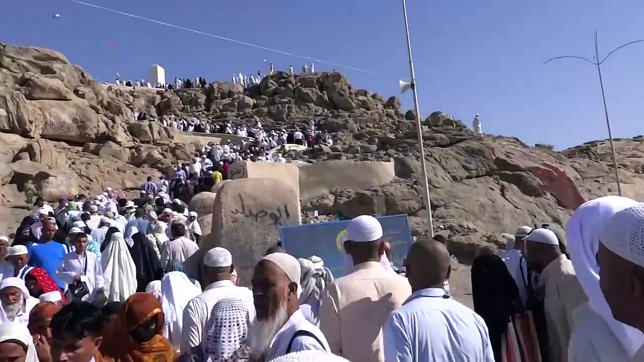 Umrah Travel by Bus with Guide in multi-lingual and Urdu: Exploring Historical Locations of Mecca