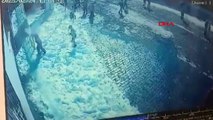 Okul bahçesinde feci olay! Başına buz kütlesi düşen öğrenci ağır yaralandı