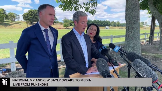 Un ministre du gouvernement néo-zélandais a annoncé sa démission de son poste après avoir... touché le bras d'un membre du personnel : J'ai dépassé les bornes !