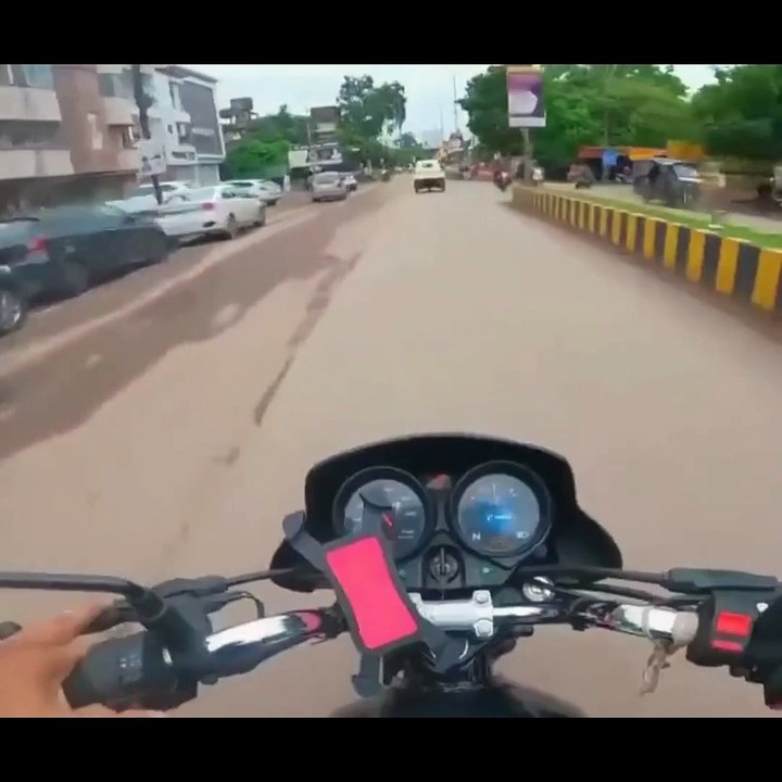 Regardez qui bouche la route...