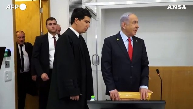 Israele, Netanyahu in tribunale al processo per corruzione