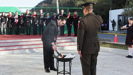 David de la Peña destaca el simbolismo histórico de la Bandera de México en Santiago