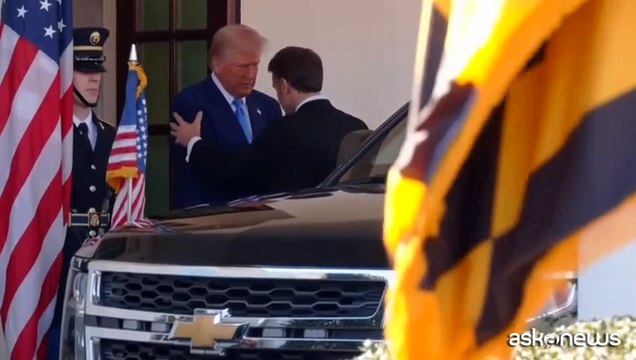 Trump accoglie Macron alla Casa Bianca, messaggi di sostegno al Papa