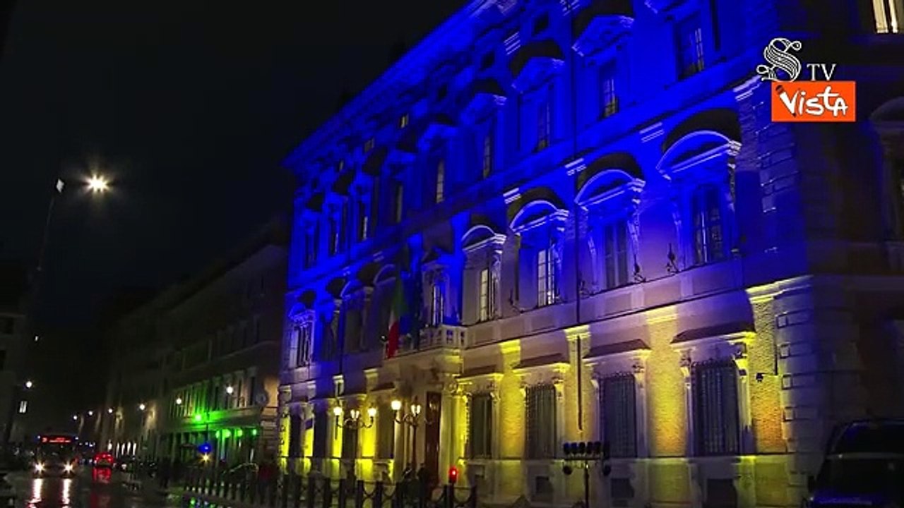Palazzo Madama illuminato con i colori della bandiera Ucraina per il terzo anniversario della guerra
