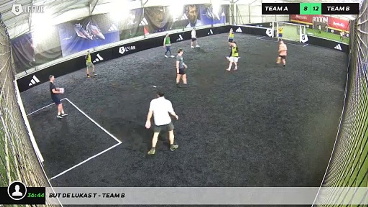 But de Lukas T - Team B