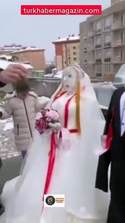 Kağıthane'de kardan gelin ve damatla düğün yapıp eğlendiler...