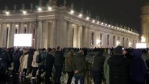 Papa Francesco, rosario a San Pietro: la preghiera dei fedeli di tutto il mondo - Video