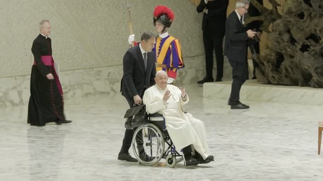 El papa experimenta una leve mejoría y retoma algunas tareas de trabajo en el hospital