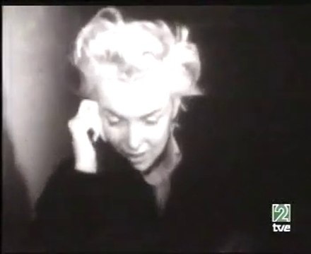 Marilyn Monroe leaving Cedars of Lebanon Hospital (Nov.12, 1954)