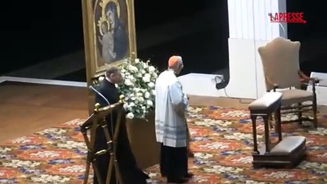 «Una preghiera per Papa Francesco, che si riprenda presto»: le voci dei fedeli in San Pietro per il rosario con il cardinale Parolin