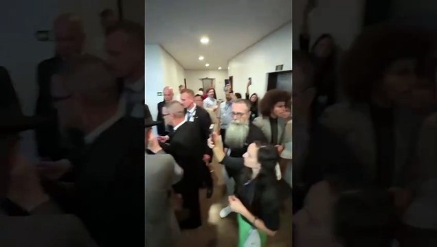 Vídeo mostra momento em que deputado Renato Freitas empurra assessor após confusão em sessão da CCJ