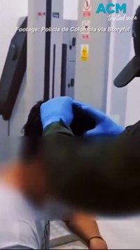 Man caught smuggling cocaine under his wig at the airport