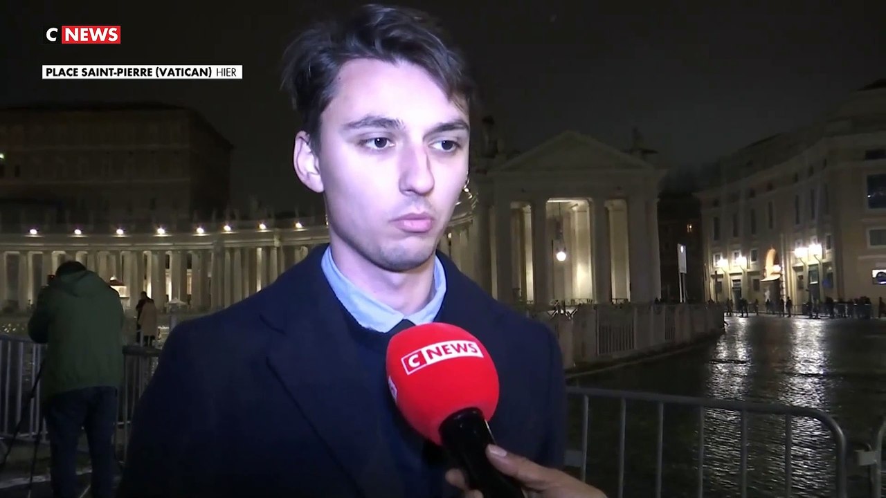 Pape : rassemblement des fidèles place Saint-Pierre