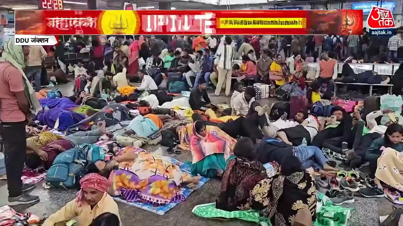 DDU रेलवे स्टेशन पर उमड़ा महाकुंभ आने-जाने वाले श्रद्धालुओं का हुजूम, Video में देखें हाल