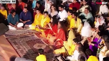 Maha Kumbh 2025: Katrina Kaif ने माथे पर तिलक सिर पर चुन्नी ओढ़े Raveena - Rasha के साथ की गंगा आरती