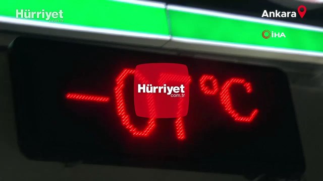 Ankara'da termometreler eksi 7 dereceyi gördü, Kuğulu Park'ın havuzu dondu