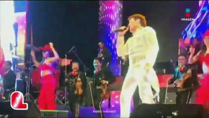 Pedrito Fernández recibió un gran regalo en el escenario