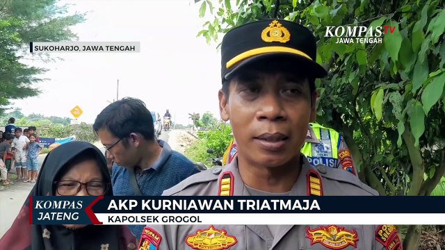 Mobil Bak Terbuka Tertabrak Kereta Api