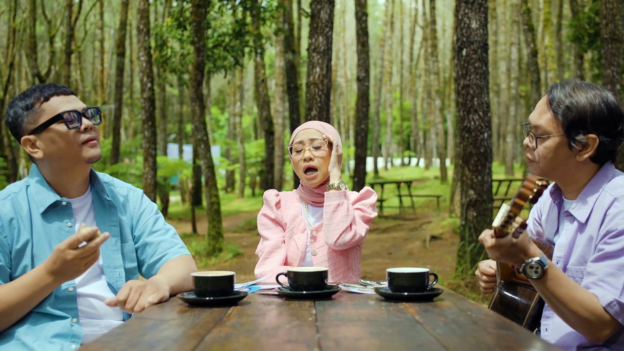 La Luna - Penggalan Kisah Lama (Official Music Video)