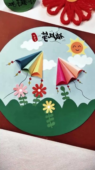 Children return early, busy while the east wind put kites. Spring is coming, use colored paper to do spring creative handmade # children's colored paper handmade