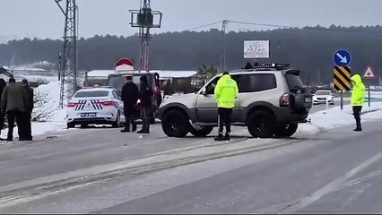 İşte o an! Şarampole yuvarlanan otomobili böyle çektiler