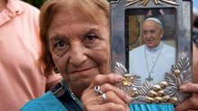 "Ernster Zustand": Gläubige beten für Papst Franziskus