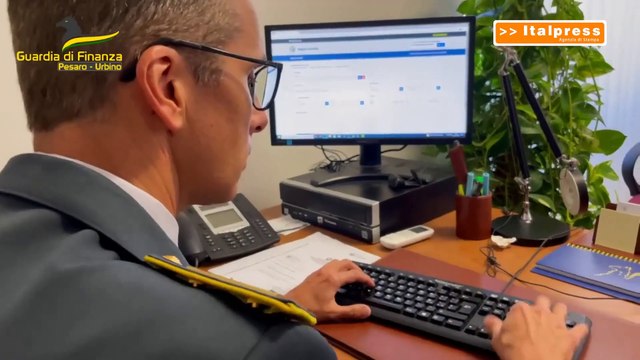 Droga nascosta in pacchetti di chewing gum, un arresto nel Pesarese