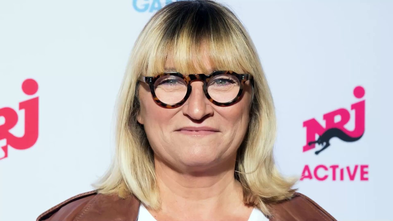 GALA VIDÉO - Christine Bravo face à un problème de santé, elle partage ses déboires chez le dentiste : "C’est un carnage, une boucherie"