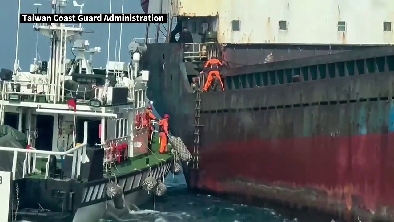 تايوان تقول إنها احتجزت سفينة مع طاقمها الصيني بعد حادثة قطع كابل بحري قبالتها