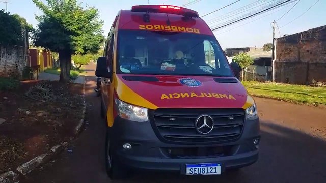 Adolescente fica ferida ao colidir patinete contra carro na Rua Altemar Dutra