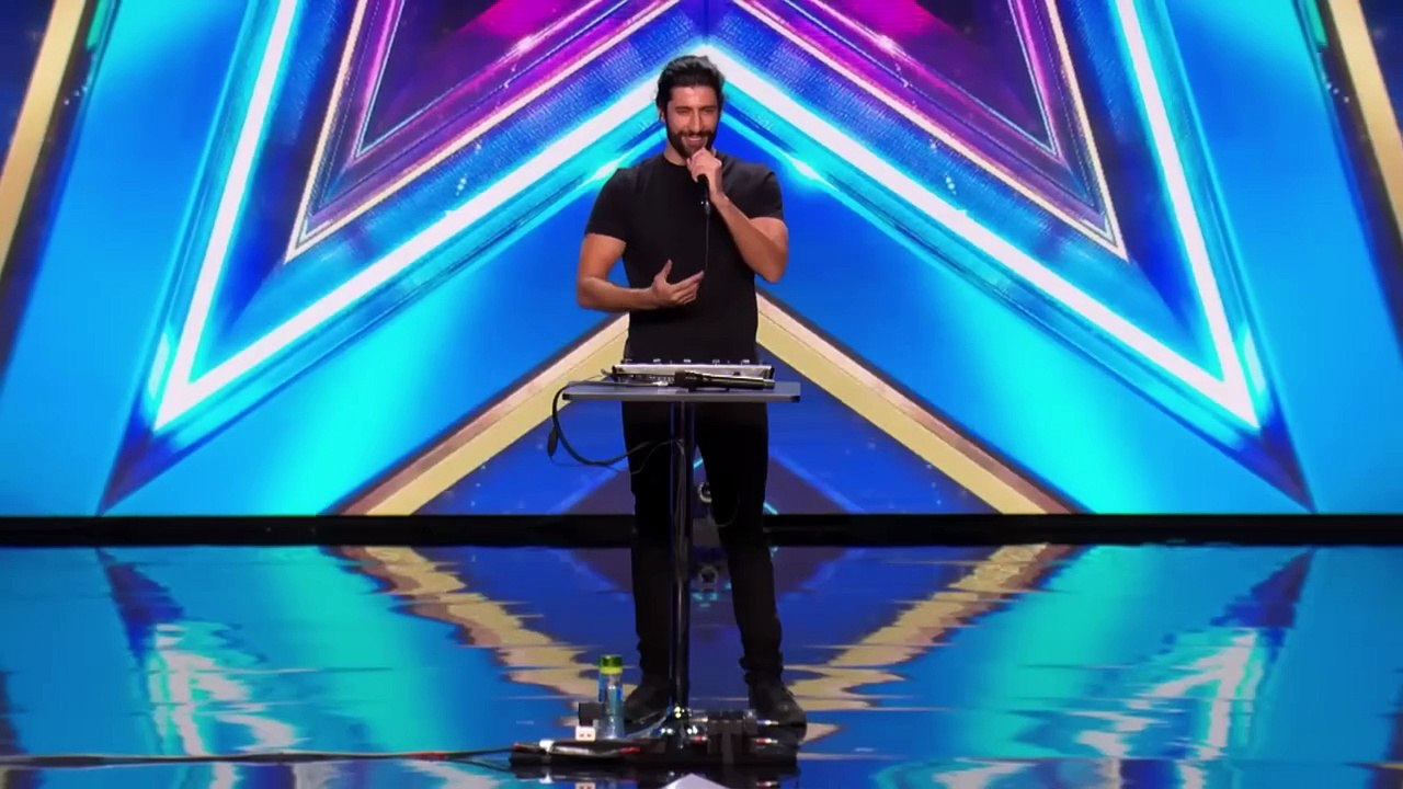 BGT BEATBOX GOLDEN BUZZER Britain’s Got Talent Audition - Pyramids (Loopstation) - MB14