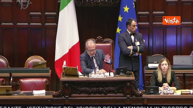 Scintille in Aula tra Amato (M5s) e Candiani (Lega), il grillino: Mi ha detto vai a cag...