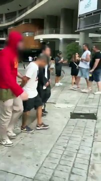 Policiais fantasiados de Chapolin Colorado e padre prendem ladrão de celulares no Carnaval de SP; vídeo