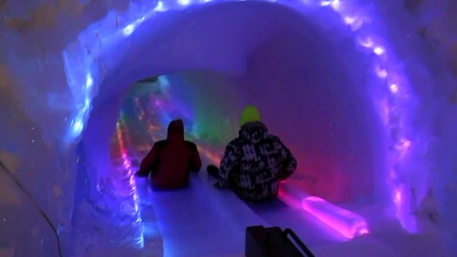 Etats-Unis: un château de glace attire les amateurs du froid dans le New Hampshire